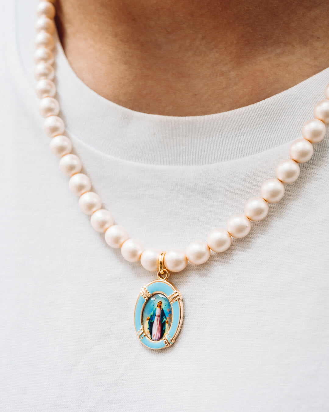 Per Sempre | Handmade Vegan Pearl Necklace with Sofia Medal