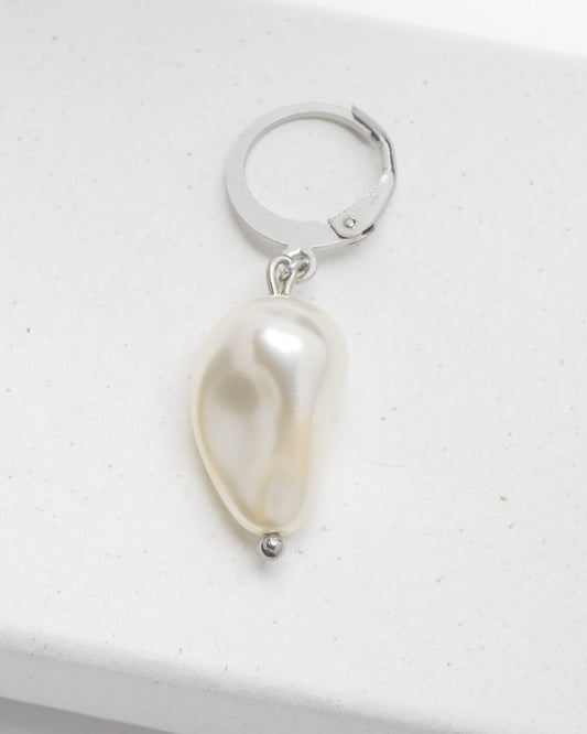 Sabato | Handmade Stainless Steel Baroque Vegan Pearl Huggie Hoops in Cream